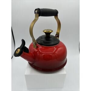 Le Creuset Harry Potter Hogwarts Express Platform 9 3/4 Tea Kettle 1.7 QT